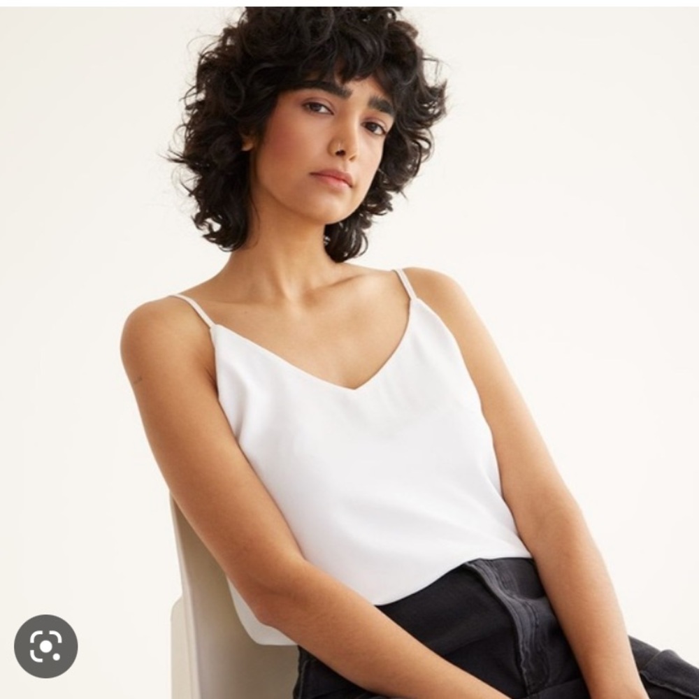 Reitmans white double layer V neck flowy camisole|tank top size M